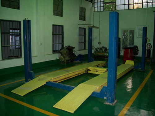 汽車舉升機(jī)